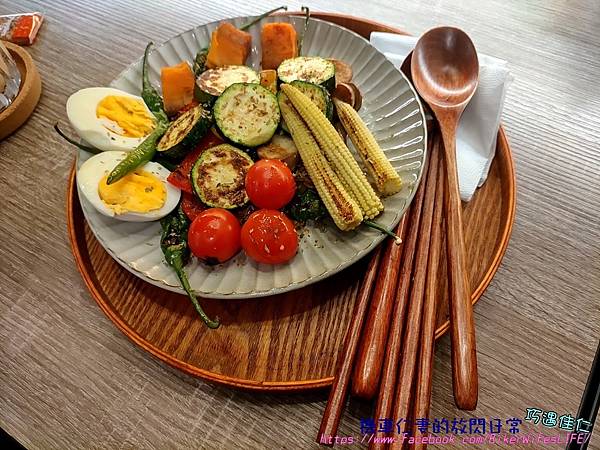 [食記] 台南東區 瞎聊。貓咖啡 (貓中途咖啡廳、非寵物餐廳