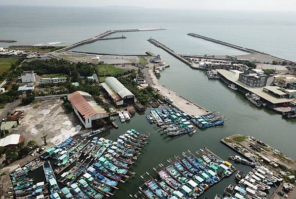 高雄 中芸漁港空照圖.jpg