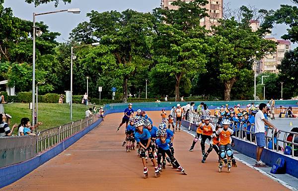 緊鄰萬坪健康公園