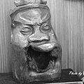泡茶區怪異面相的裝飾品。.JPG