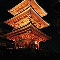 夜晚的清水寺~燈光很美~20091128-180043-208.jpg