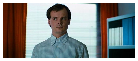 約翰尼斯艾曼亞 逗趣演出躍升喜劇紅星