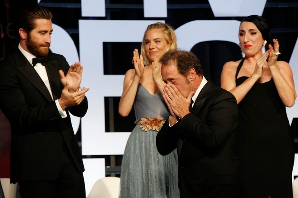 7778475110_toute-l-emotion-de-vincent-lindon-lors-de-la-remise-des-prix-du-68e-festival-de-cannes-le-24-mai-2015 7778475110_toute-l-emotion-de-vincent-lindon-lors-de-la-remise-des-prix-du-68e-festival-de-cannes-le-24-mai-2015