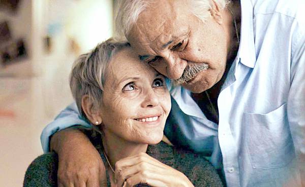 發明安樂死機器《快樂告別的方法》澤夫雷瓦奇（Ze’ev Revach）為愛妻蕾瓦娜（蕾瓦娜芬克斯坦Levana Finkelstein飾）陷入天人交戰