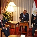 讚美川普引發爆炸《衝突的一天》預言埃及坎坷命運(右為埃及總統塞西) 