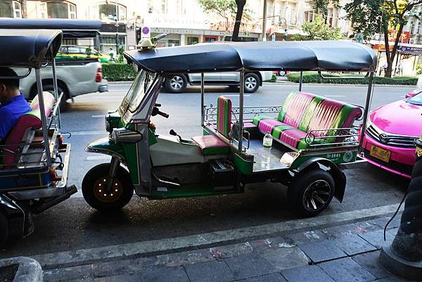 曼谷嘟嘟車.JPG