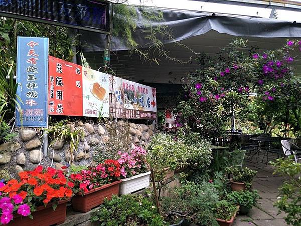 /tmp/phpav8p8k /tmp/phpav8p8k