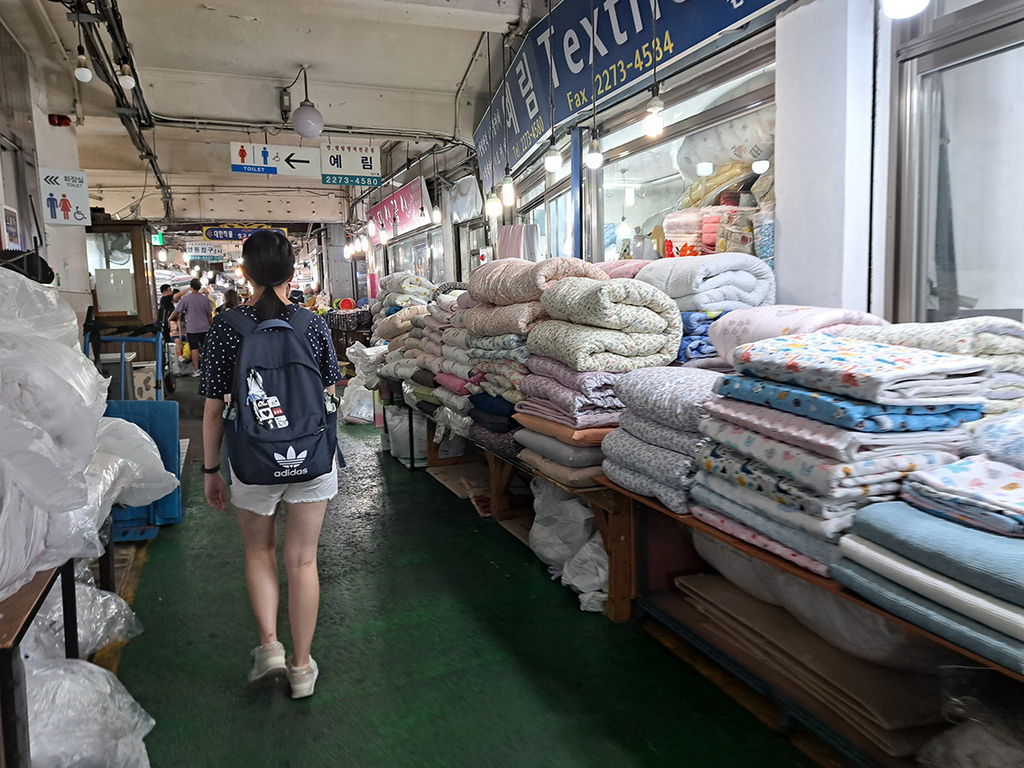 1120704廣藏市場買棉被 (10).jpg