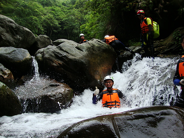 台東旅遊20100829桑樹溪溯溪永豪旅遊47.JPG