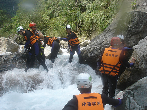 永豪旅遊20100922花蓮溯溪-39.JPG