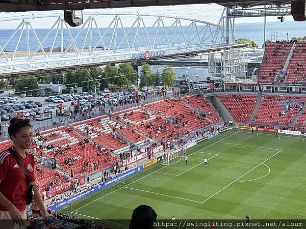 【加拿大】第一次湖邊看足球就成功 在BMO Field感受T 【加拿大】第一次湖邊看足球就成功 在BMO Field感受T
