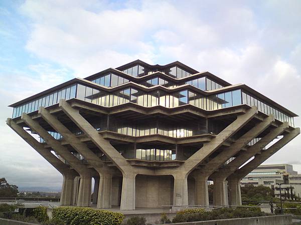 加州大學聖地牙哥分校的圖書館