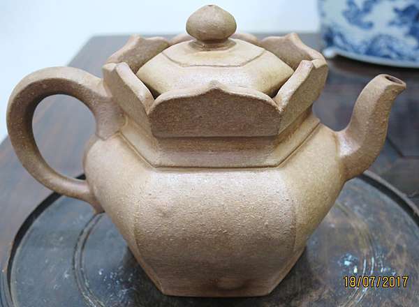 蔵友館蔵品・紫砂壺・彩繪僧帽壺・陳鳴遠款・原礦紅泥】・