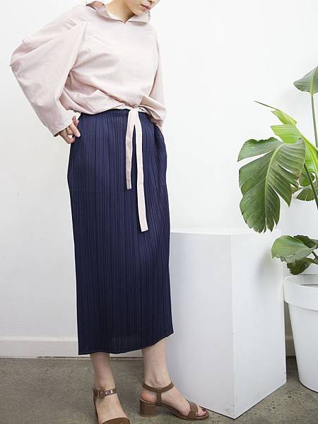 NEHERA_shirt_and_PLEATS_skirt_16.jpg