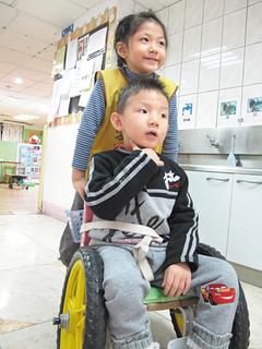 紫寧幫忙同學換教室 紫寧幫忙同學換教室