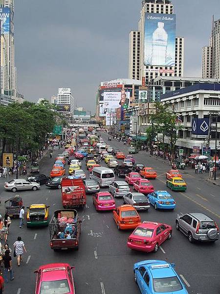 泰國的計程車好像泡泡糖