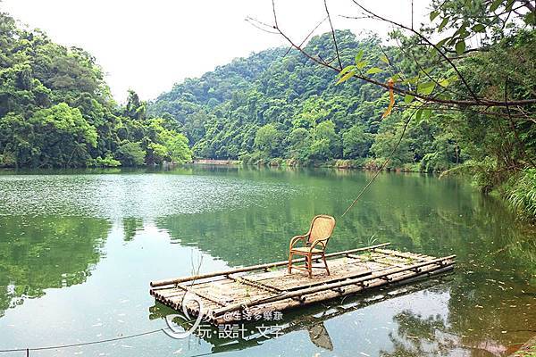 曾是軍事禁地的後慈湖-園內最大的埤塘有竹笩有竹椅.jpg