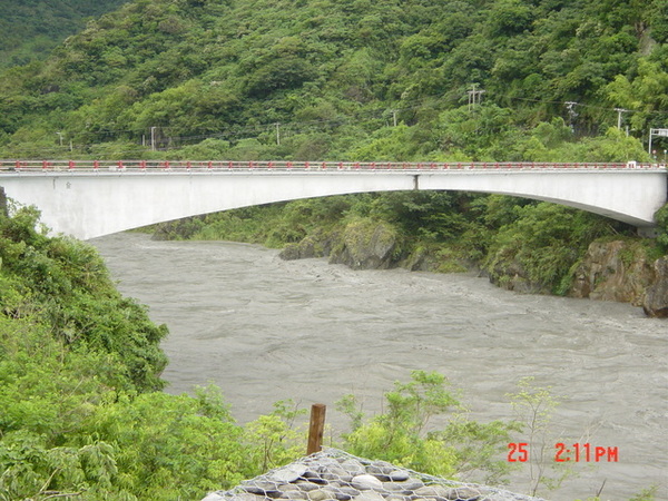 秀姑巒溪上的舊長虹橋