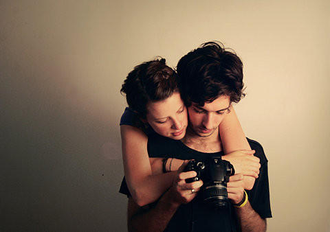 abrazo,fotógrafo,pareja,camera,couple,hug-1a3b59de2852281a64df743e441482b2_h.jpg