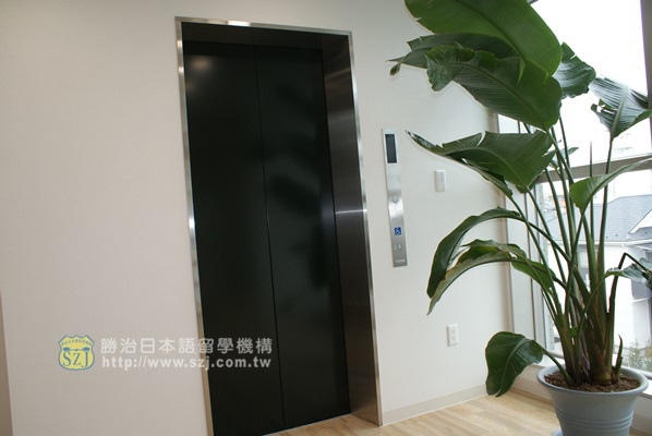 7.專門學校 亞非語學院--電梯.JPG