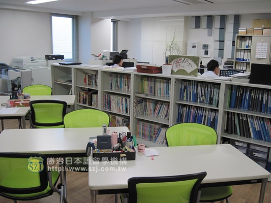 6.專門學校 亞非語學院--教職員辦公室.jpg