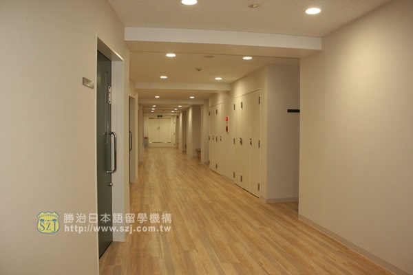10.專門學校 亞非語學院--3F教室走廊.jpg