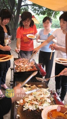 23.UNITAS東京校--BBQ.JPG