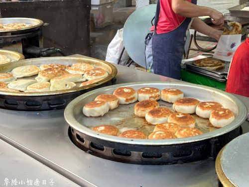 新北永和美食_永安市場內蔥油餅韭菜盒