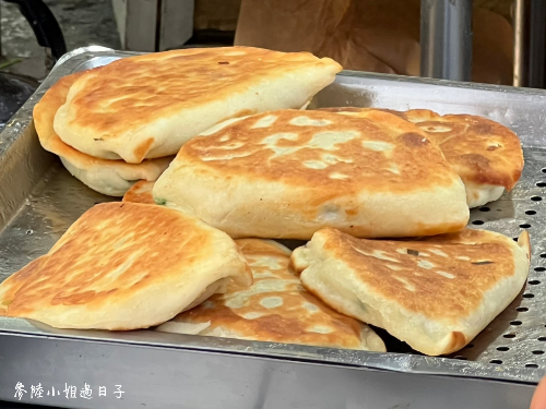 新北永和美食_永安市場內蔥油餅韭菜盒