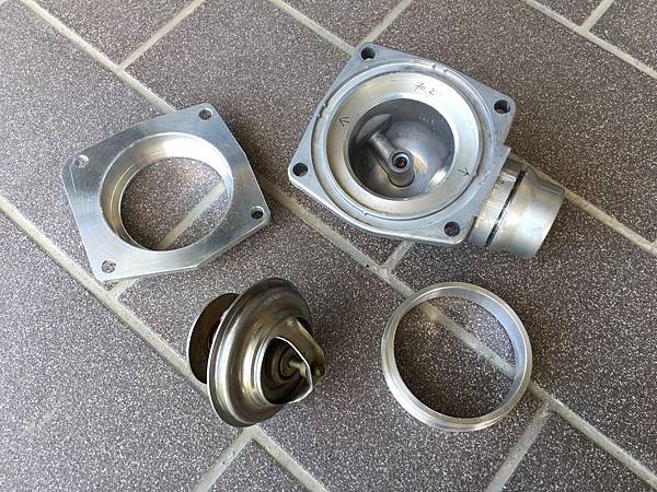 06 未組裝的機械式節溫器.jpg 06 未組裝的機械式節溫器.jpg