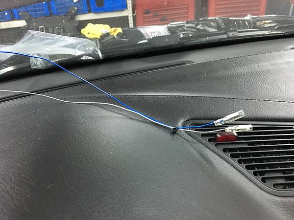 28 風扇訊號拉入車室內方便試車時監控.jpg 28 風扇訊號拉入車室內方便試車時監控.jpg