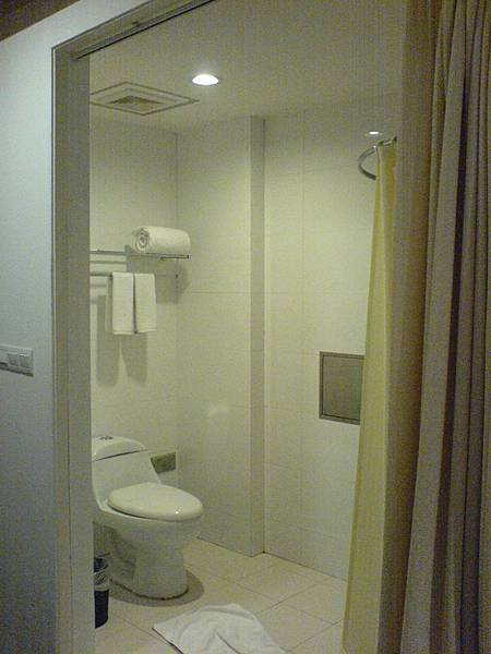 上海飯店啊門ㄌㄟ浴廁.JPG