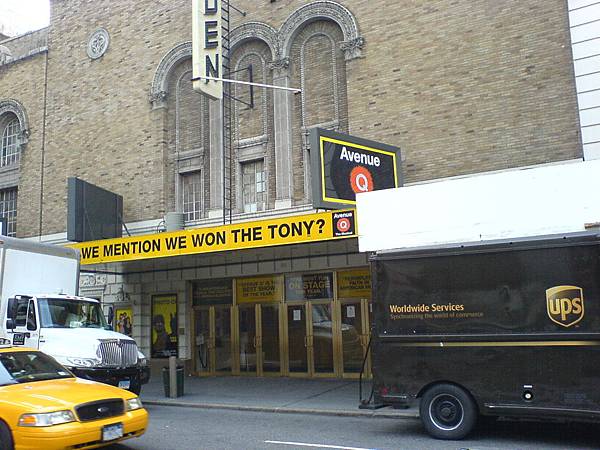 AVENUE Q 45th St,7th~8th Ave..JPG