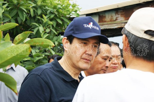 總統認真聽講