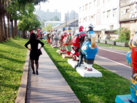 高雄駁二-步道.jpg