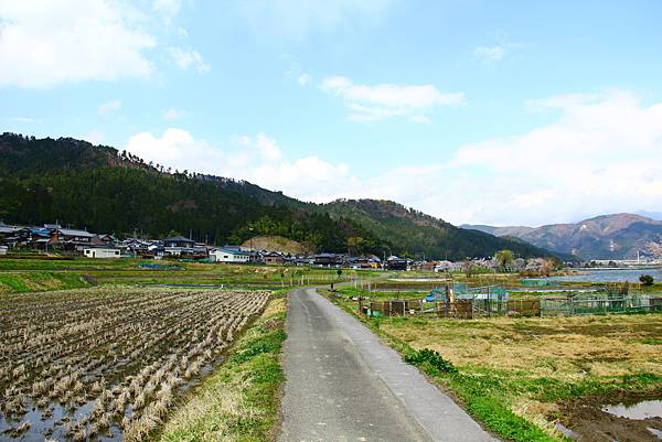 湖邊村落