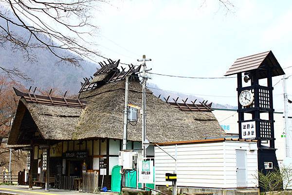 沒有櫻花的湯野上温泉駅