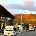 夕陽加持中的田沢湖駅