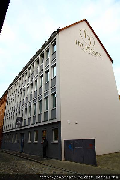 10/20 Five Reasons Hostel & Hotel