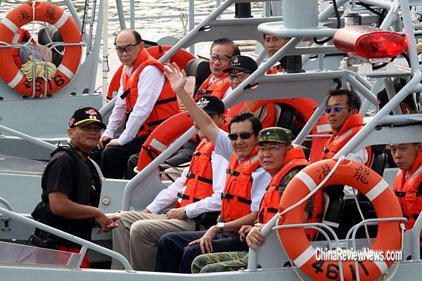 20110906-馬總統金門勞軍　搭陸航特兩棲偵察營快艇登上二膽島