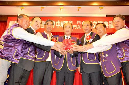 20101107-男女同濟會長蔡金爵洪麗雲接任