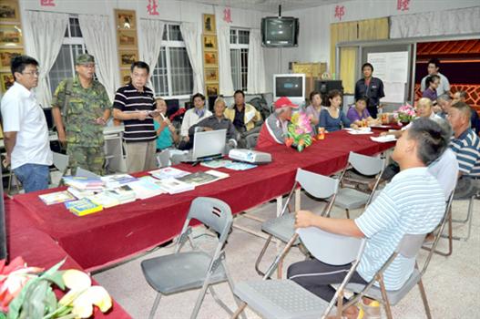 20101020-湖井頭排雷西口村長﹕無主土地應還給民眾