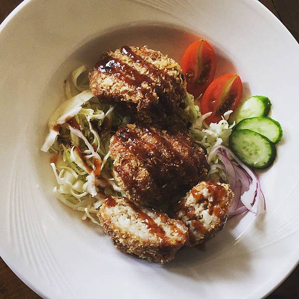 台南私房美食 深夜食堂 『炸肉餅メンチカツ』 @麻吉小兔。世界行旅 台南私房美食 深夜食堂 『炸肉餅メンチカツ』