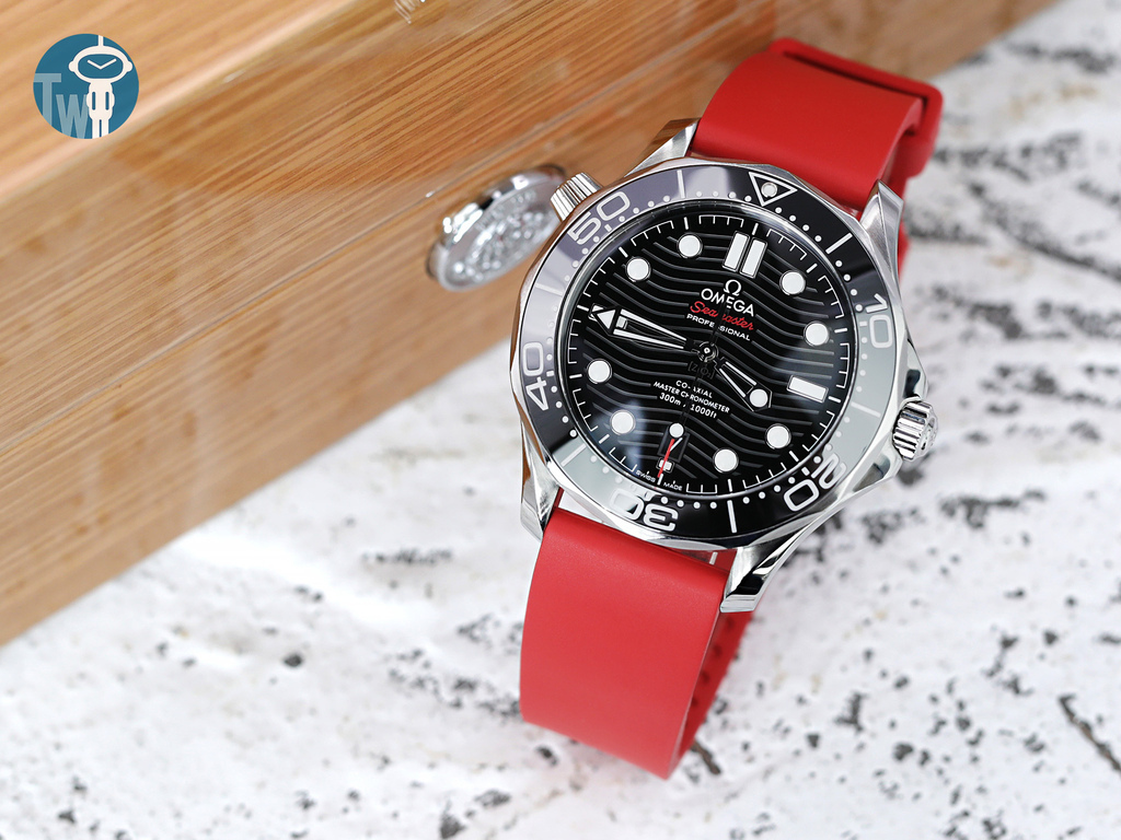 strapcode-watch-bands-W_FKM01L-20A18BIW01_Omega-Seamaster-300m-21030.jpg strapcode-watch-bands-W_FKM01L-20A18BIW01_Omega-Seamaster-300m-21030.jpg