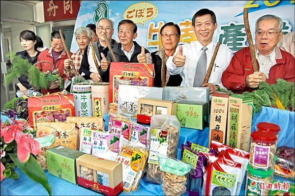 佳里牛蒡產業文化節15、16日登場,農會表示佳里牛蒡和特色農產品都在牛蒡節會場買得到。 佳里牛蒡產業文化節15、16日登場,農會表示佳里牛蒡和特色農產品都在牛蒡節會場買得到。