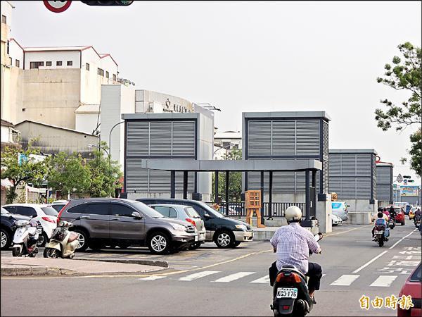 海安路地下街中央軸帶地面將進行景觀植栽，嘗試挑戰地下街結構體上面「種樹」新創意。