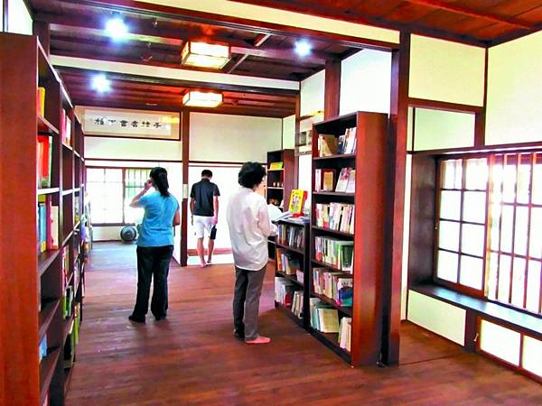 台南日式老建築－丁種官舍，經過修復後重新成為全新的藝文空間「書香種子」。
