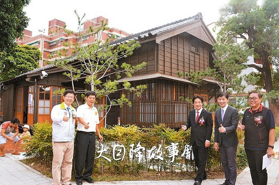 10-28-0.jpg 10-28-0.jpg