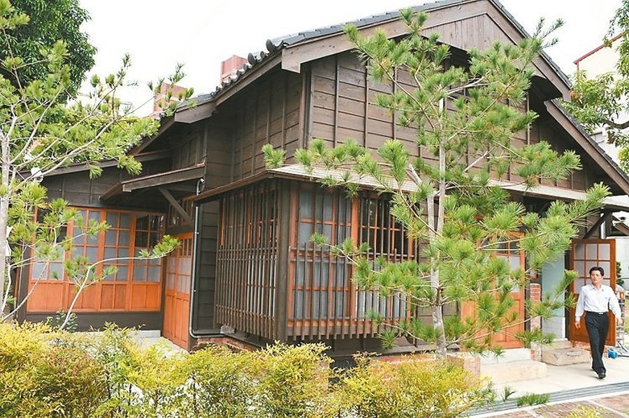 10-28-1.jpg 10-28-1.jpg