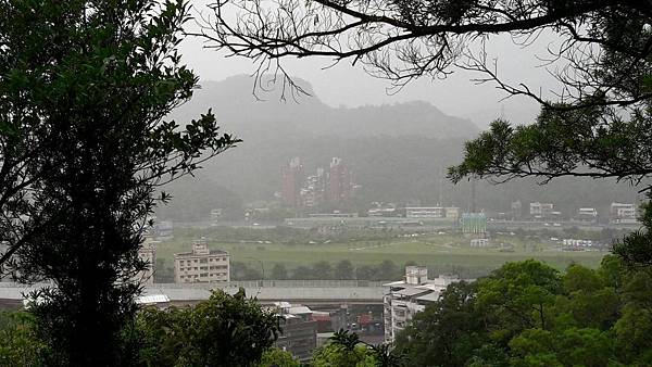 (221汐止區)多少樓台煙雨中🌁-錦峰山、四股埤  茄苳瀑布